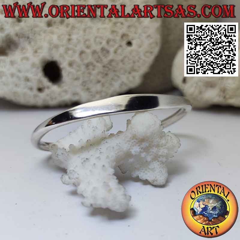 Pulsera rígida en tubular de plata 925 ‰ lisa aplastada en la parte delantera