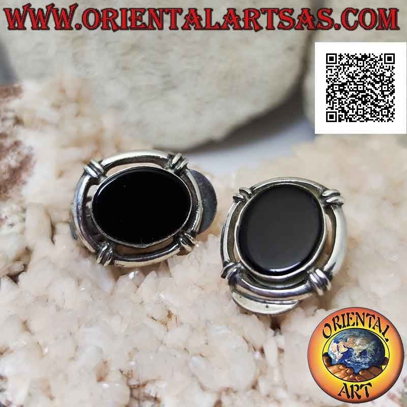 Orecchini in argento a chiusura a clip con onice ovale contornata da anello (senza buco)