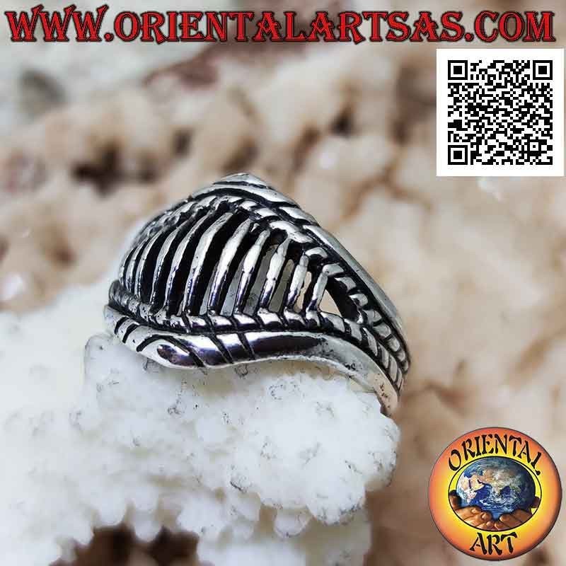 Bague en argent en forme de bouche aux dents pointues
