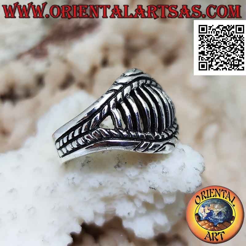 Anillo de plata en forma de boca de dientes afilados