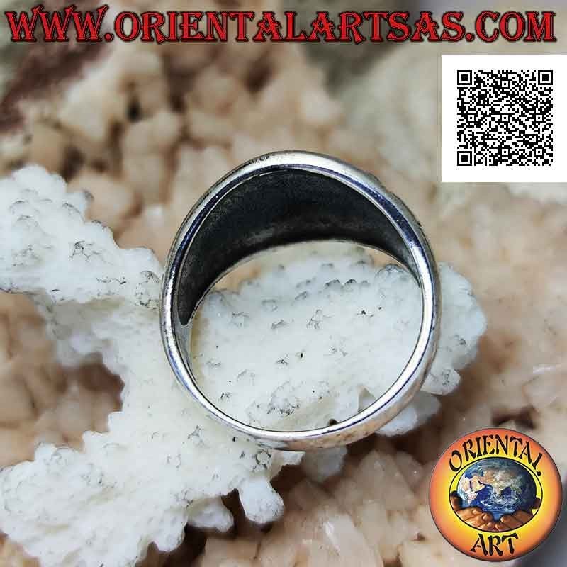 Anillo de plata con banda ancha de crecimiento con espiral barroca en bajorrelieve