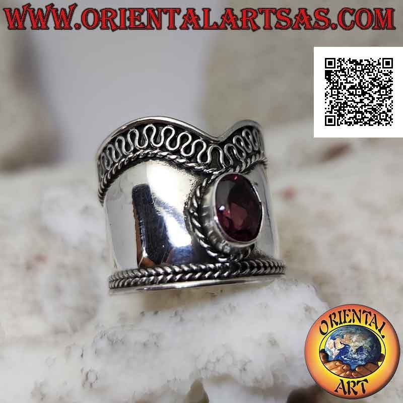 Breiter V-förmiger silberner Bandring mit ovalem Granat und Serpentin auf einer Seite, Bali