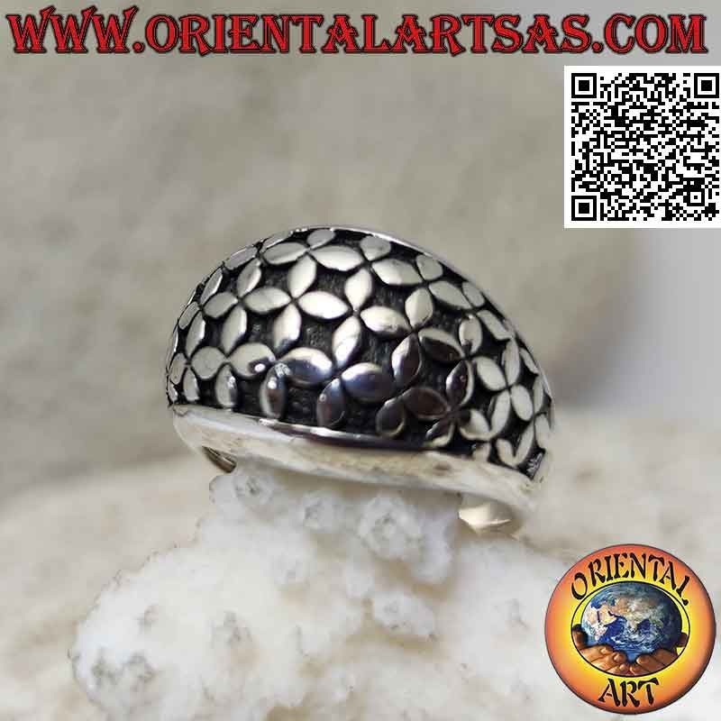Silver ring with rounded band with a series of four-petaled flowers in bas-relief