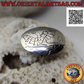 Silberring mit glatter ovaler Platte mit gravierter "geflügelter Drache in den Wolken"
