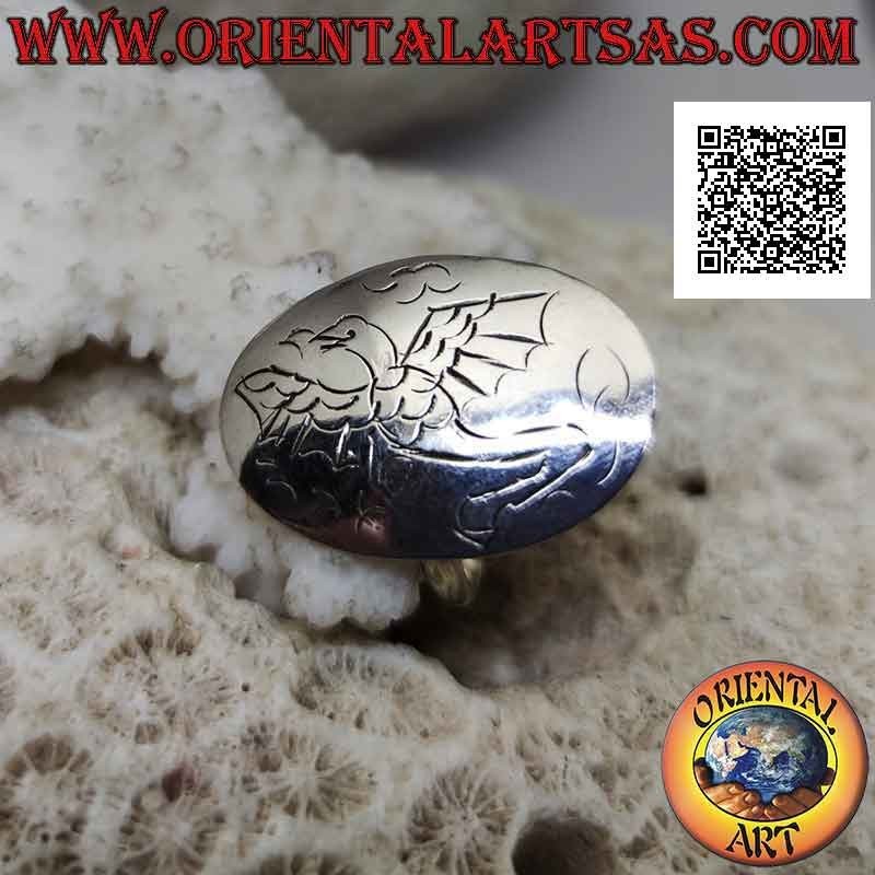 Anello in argento con piastra ovale liscia con "drago alato tra le nuvole" inciso