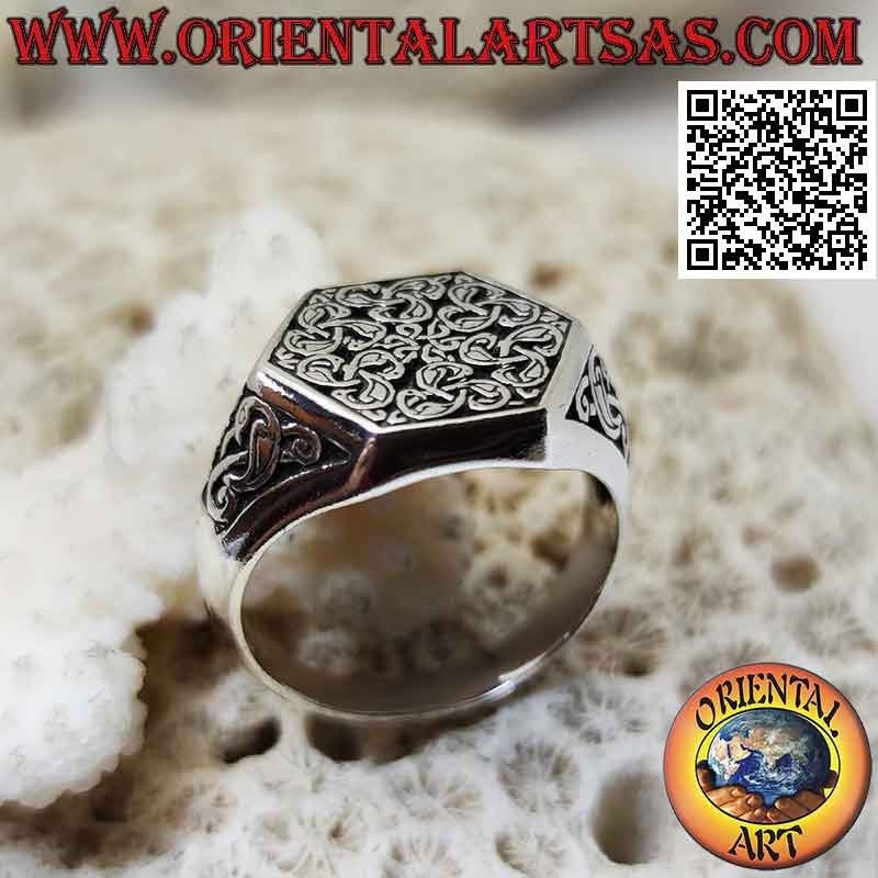 Chevalière hexagonale en argent avec noeuds triskell cygne