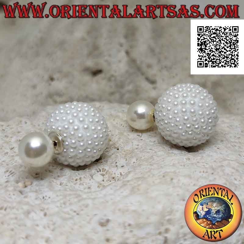 Orecchini in argento da lobo con sfera tempestata di perline e perla bianca (stile Dior) (grande)