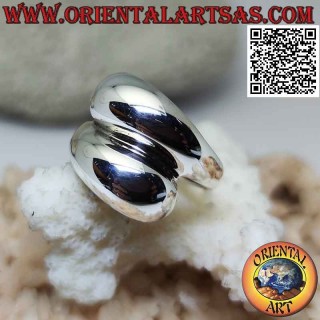 Smooth silver ring with smooth rounded embracing band