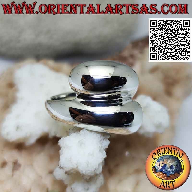 Smooth silver ring with smooth rounded embracing band