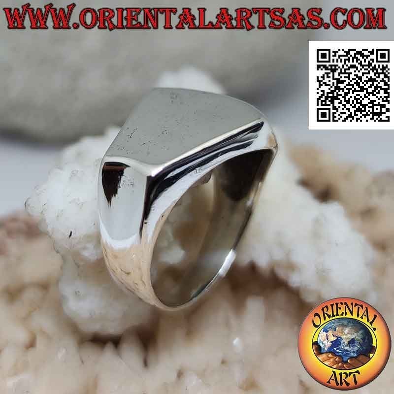 Anillo de plata lisa con trapezoide isósceles en cruz