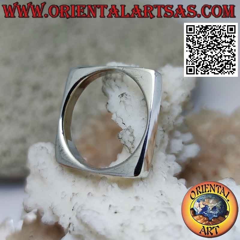 Smooth silver ring with square band with round interior