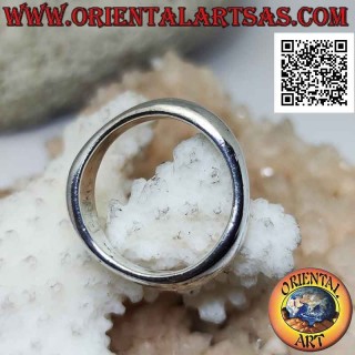 Glatter Silberring in Form eines abgerundeten Dreiecks