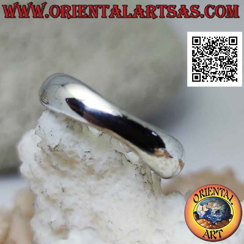 Anello in argento liscio a forma di triangolo arrotondato