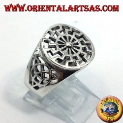 Bague en argent soleil noir avec nœud tyrone