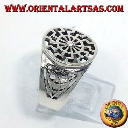 Bague en argent soleil noir avec nœud tyrone