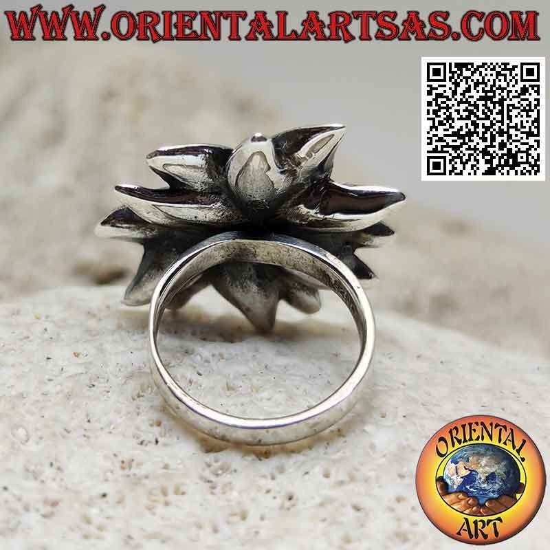 Anillo de plata en forma de flor de loto grande