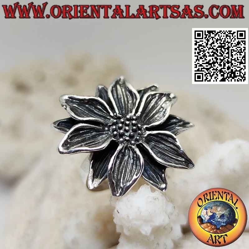 Bague en argent en forme de grande fleur de lotus