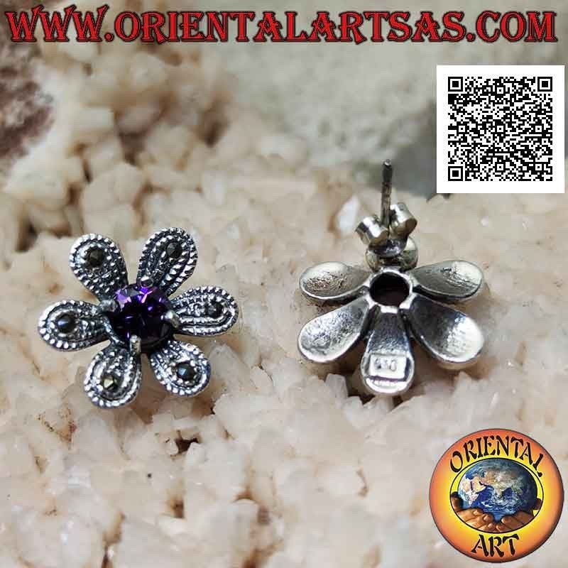 Orecchini in argento da lobo a forma fiore a sei petali tempestato di marcassite e zircone ametista centrale