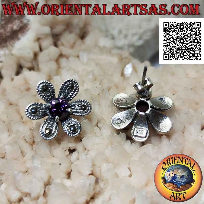 Orecchini in argento da lobo a forma fiore a sei petali tempestato di marcassite e zircone ametista centrale