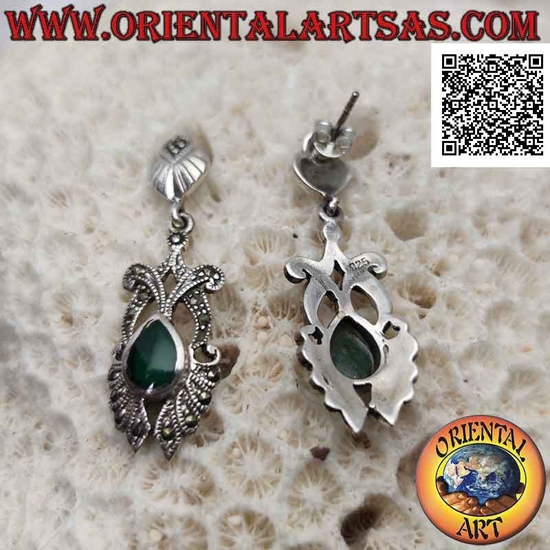 Pendientes de plata con ágata verde en forma de lágrima en engaste perforado con marcasita y concha de lóbulo
