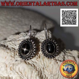 Boucles d'oreilles en argent avec étoile noire (étoile diopside) ovale entourée d'entrelacs, petites et grandes boules