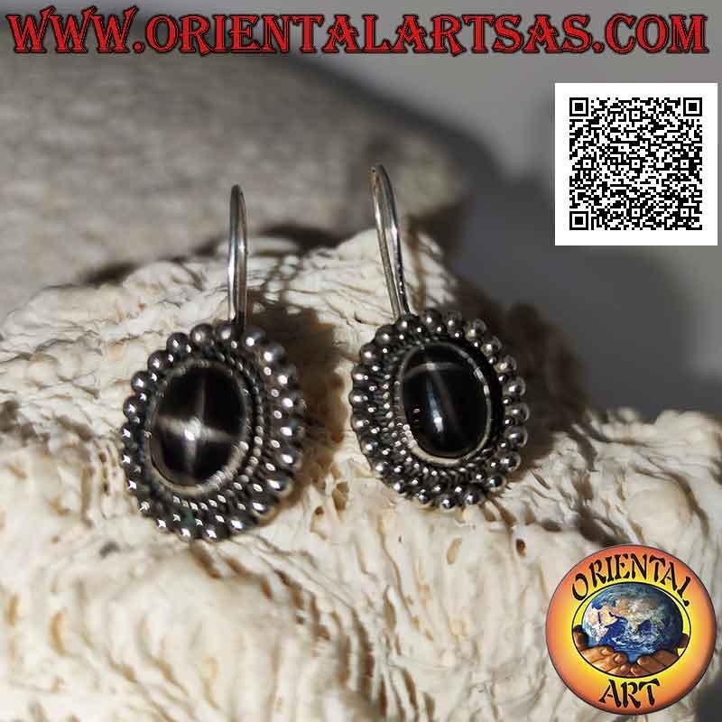 Pendientes de plata con estrella negra (estrella diópsido) ovalada rodeada de bolas entrelazadas, pequeñas y grandes