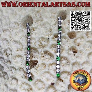 Orecchini in argento a farfalla con mini tennis pendente di zirconi bianchi e verdi
