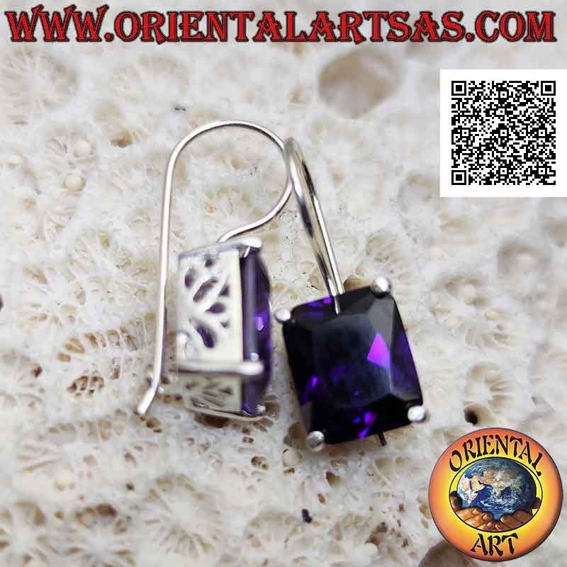 Silberne Ohrringe mit rechteckigem synthetischem Amethyst auf einem glatten Rahmen mit seitlichen Öffnungen