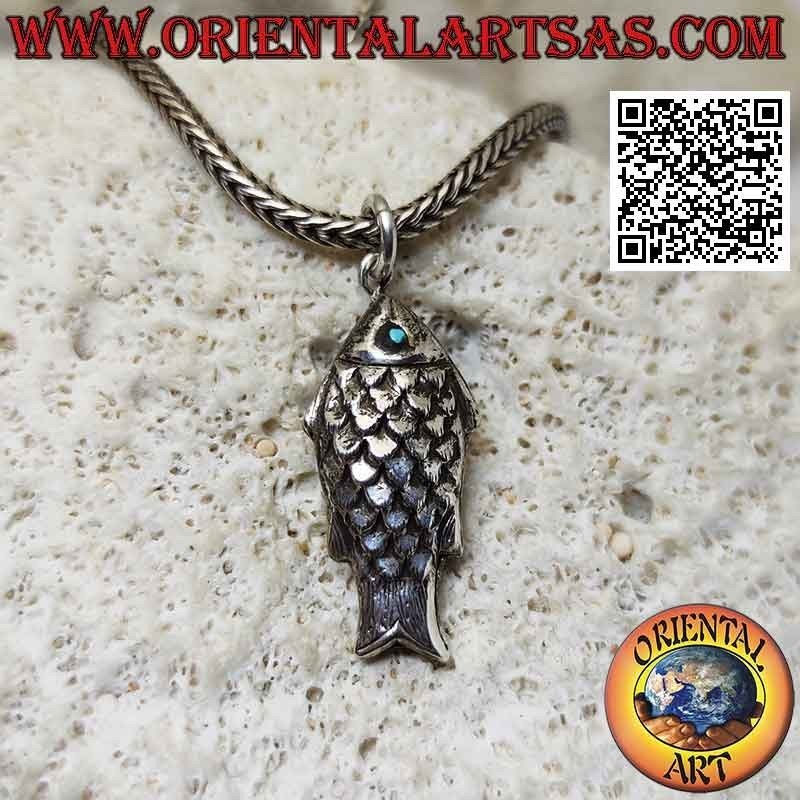 Colgante de plata tridimensional en forma de pez con ojos turquesas