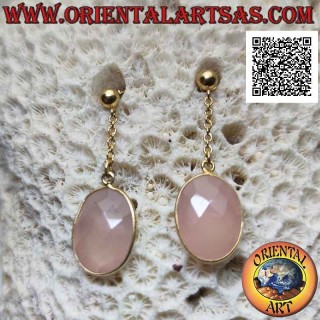 Pendientes de plata chapada en oro con cuarzo rosa ovalado facetado al ras con borde liso