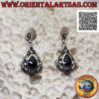 Boucles d'oreilles en argent avec onyx en forme de larme entourées d'un décor ajouré enveloppant parsemé de marcassite