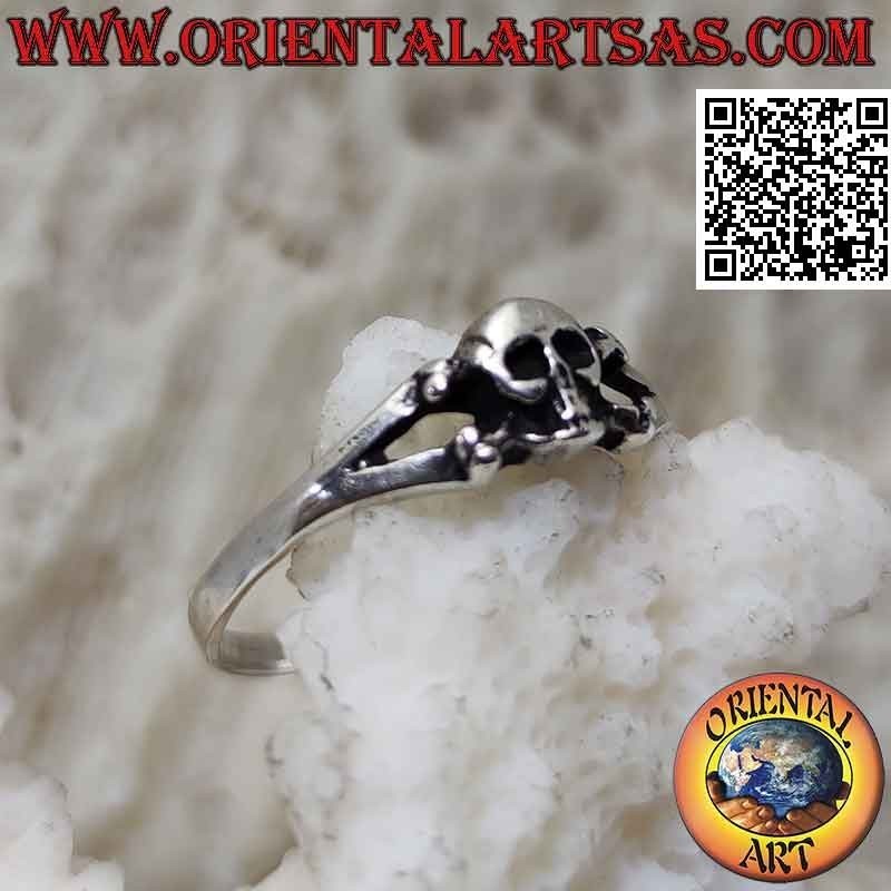 Silberring mit Totenkopf an den beiden gekreuzten Knochen (klein)