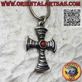 Ciondolo in argento a forma di croce con corallo naturale tondo centrale