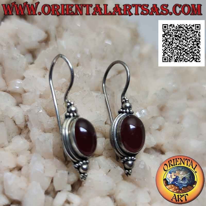 Haken Silberohrringe mit ovalem Cabochon Karneol mit glattem Rand und Trio von Kugeln oben und unten