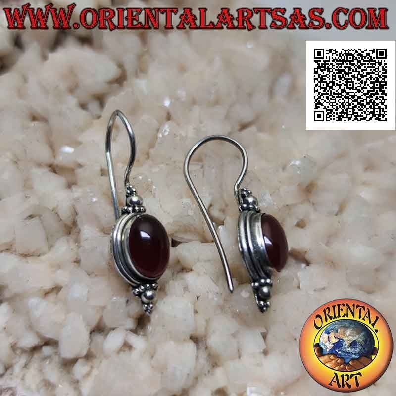 Boucles d'oreilles en argent crochet avec cornaline cabochon ovale avec bord lisse et trio de boules au-dessus et en dessous
