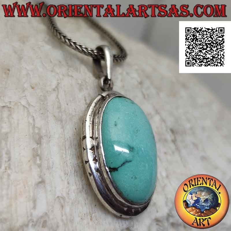 Colgante de plata con turquesa antigua ovalada y borde sobresaliente liso grabado en los puntos cardinales