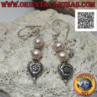 Pendientes de palanca de plata con dos perlas y corazón con colgantes de flores grabadas