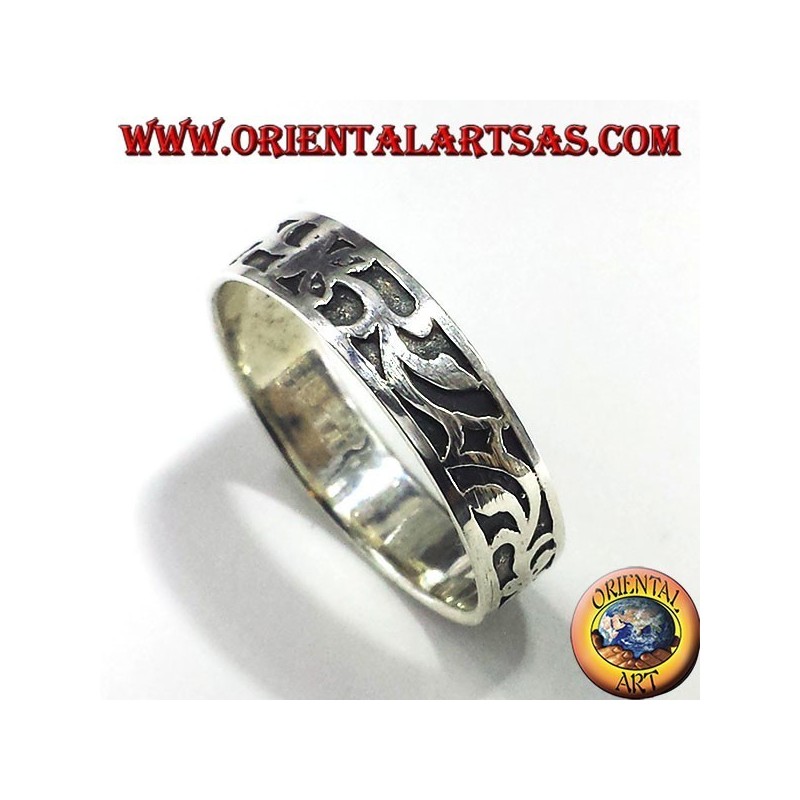 silver wedding ring intertwined