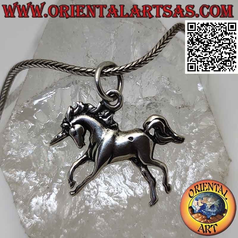 Pendentif en argent, la licorne rampante de profil