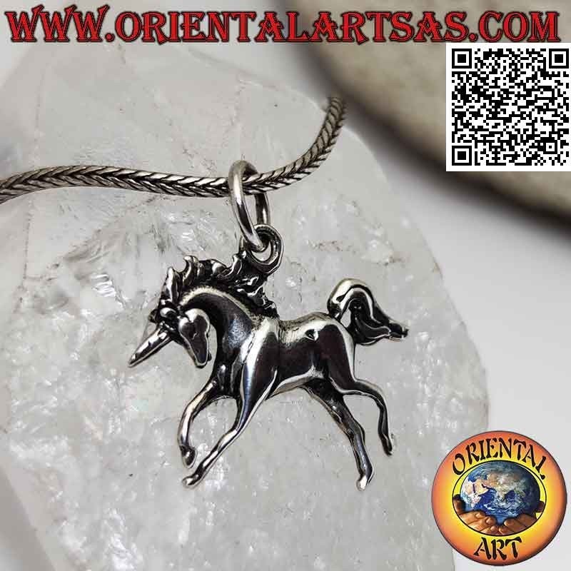 Pendentif en argent, la licorne rampante de profil