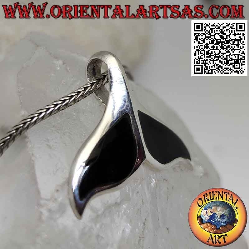 Ciondolo in argento a forma di coda di balena curva con onice