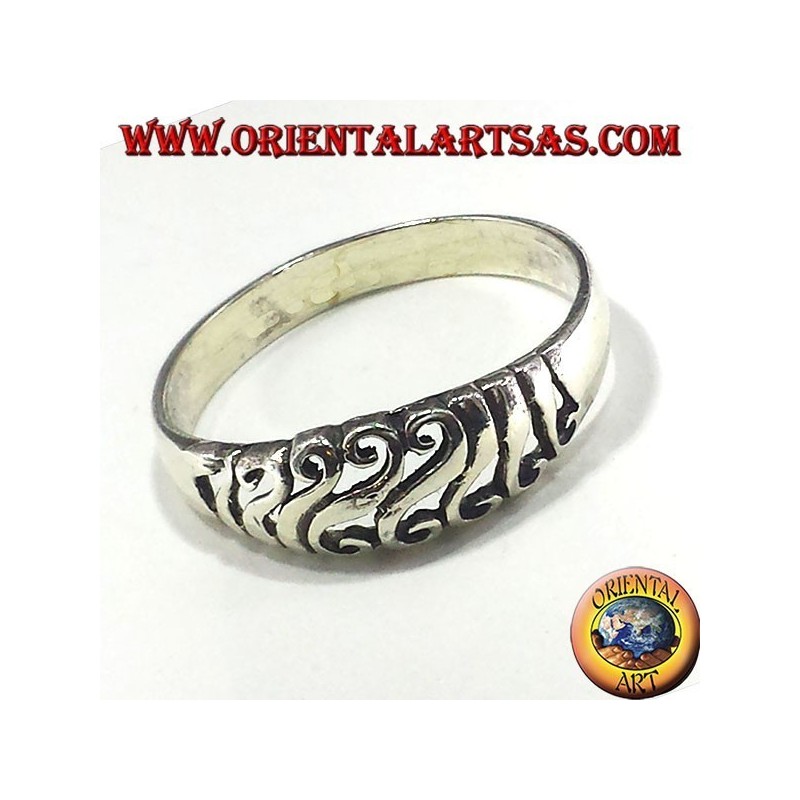 anillo de plata atravesado