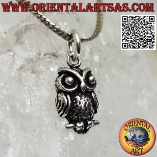 Pendentif en argent, hibou sur la branche avec des ailes sur les hanches (petit)