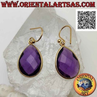 Boucles d'oreilles en argent plaqué or avec améthyste synthétique en forme de goutte facettée entourée d'un bord lisse