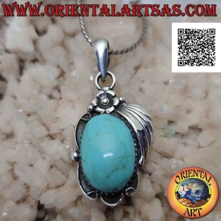 Pendentif en argent avec grand cabochon ovale en pâte turquoise et fleur avec feuille sur le dessus