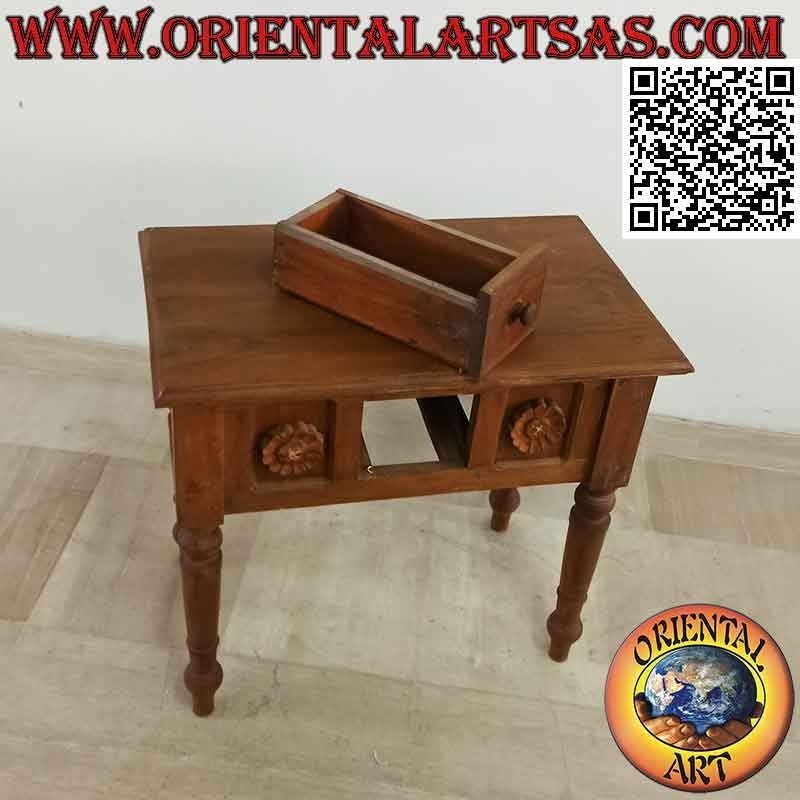 Mesita étnica con cajón entre girasoles en relieve en madera de teca