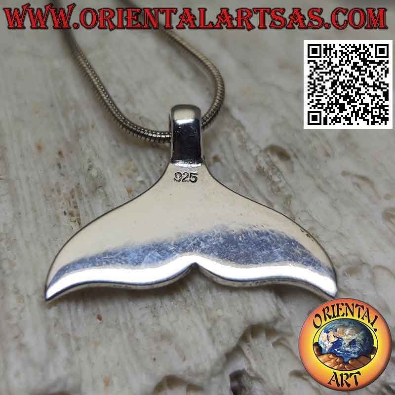 Pendentif en argent en forme de queue de baleine avec nacre plate