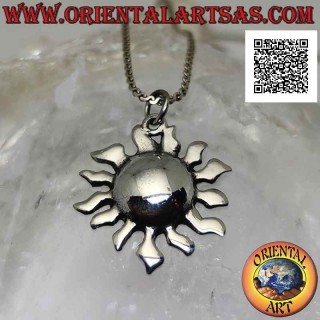 Ciondolo in argento liscio a forma di sole con centro bombato e raggi curvi