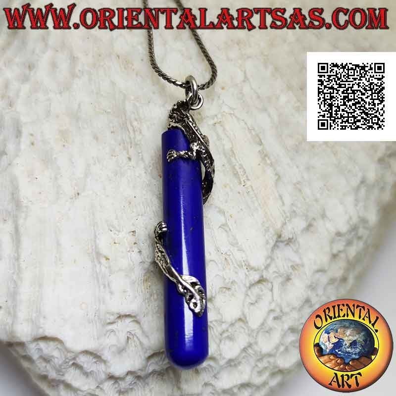 Ciondolo in argento drago attorcigliato a spirale intorno ad un cilindro di sodalite di sintesi