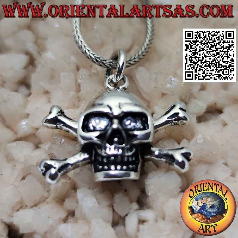 Colgante de plata en forma de calavera en los huesos femorales cruzados (grande)